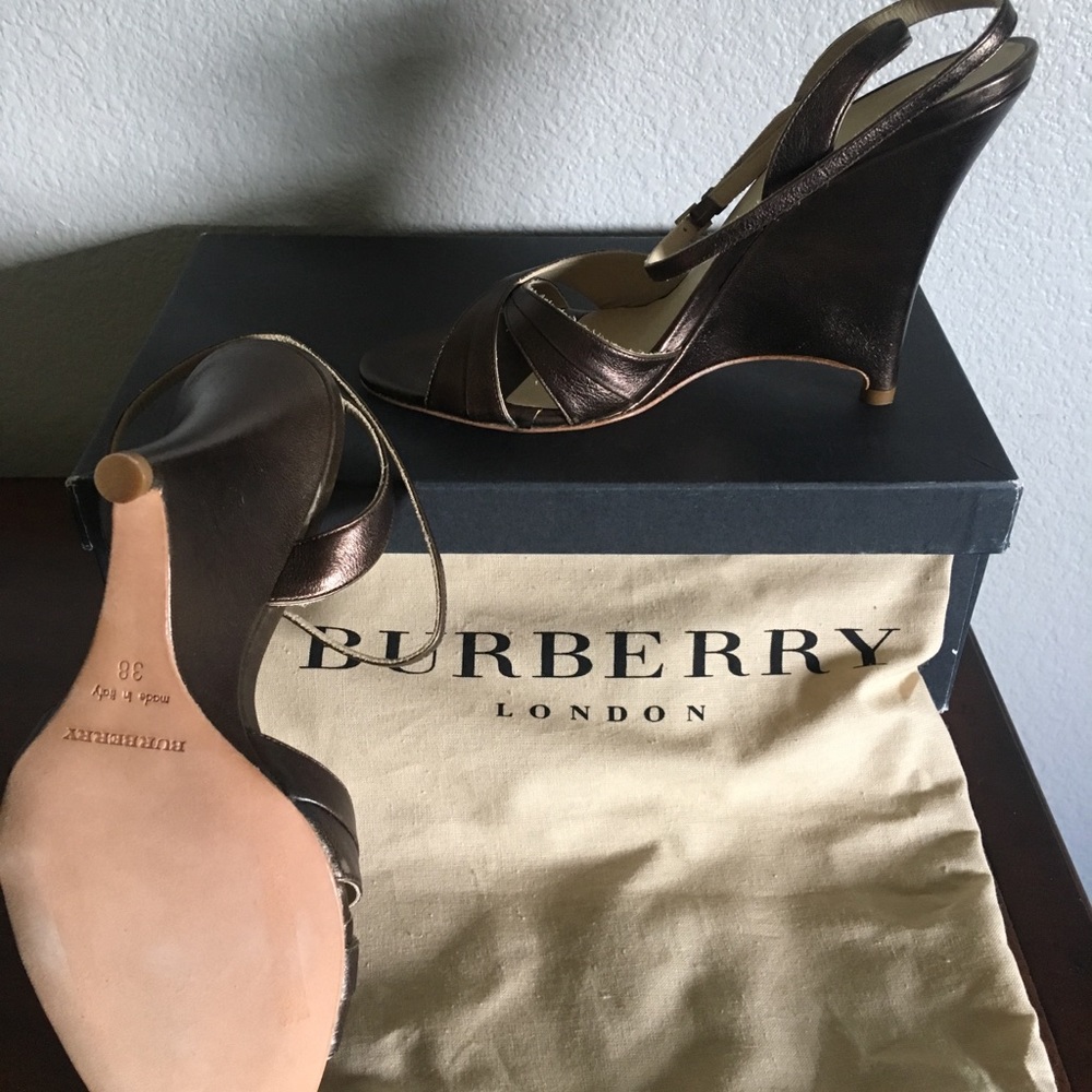 Burberry. New .Never Worn. Priced to sell.